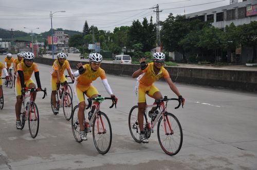 骑行队伍来到广东