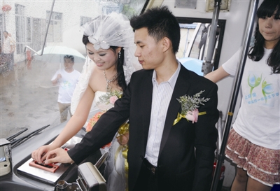 ��̼����2�������ɻ鳵���˿�����ף����