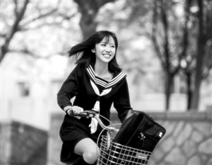 骑车出行低碳 资料图片