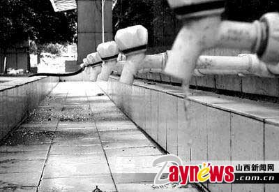 4��22������:����ªϰ���ҹ�ͬŬ��(ͼ)