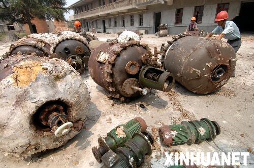 ���ǽ������������е�������ԭ�ϳ���ͣ����µķ�Ӧ����2007��8��23���㣩��λ��̫��֮���Ľ���ʡ�������С�̫�����顱֮�ơ�2007�괺�죬̫�����屩������������200���������˳���Լһ�ܵ���ˮΣ����ʹ��˼ʹ�������г����Ƴ�����ˮ����ϵͳ�����ٺ�����ֳ���������ʪ�صȴ�ʩ�⣬���������й�ģ���µġ���С����ҵ��С������Сˮ�ࡢС������С��ơ�СӡȾ��һ�ɹرգ�ͬʱ�������Ρ��������͡��������ġ�����Ⱦ����Σ�ա��Ͳ�������Ч�棩��ҵ��