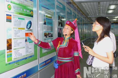 2007��8��21�գ���Ǯѧɭ�����ɹ�ɳ��ҵ���ݲ�ҵͼƬչ�������ɹŲ���ݿ�Ļ��չ����ͼ�Ĳ�ï����ʽ������Ǯѧɭɳ��ҵ���ݲ�ҵ���۵Ĺ��ף�����չʾ�����ɹ���̬����ĳɾ͡���Ӱ/���Ŀ�