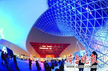 世博各馆夜披霓裳极尽妖娆 貌似挥霍实则环保