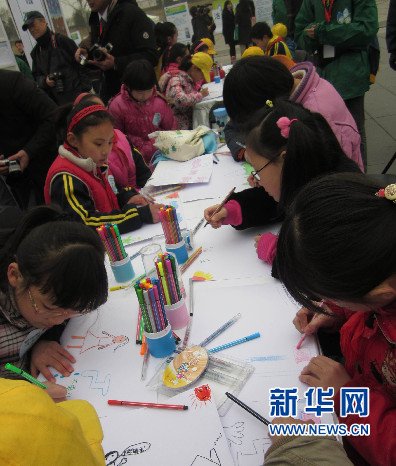 青年使者化身“水滴娃娃” 宣传节水行动