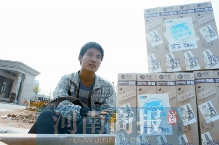 董宇飞共收集了18万支旧笔芯