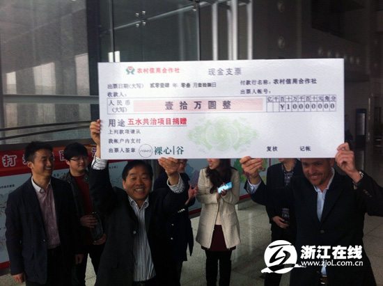 南非小伙为浙江治水捐款十万元 践行环保已七年 南非小伙为浙江治水捐款十万元 践行环保已七年