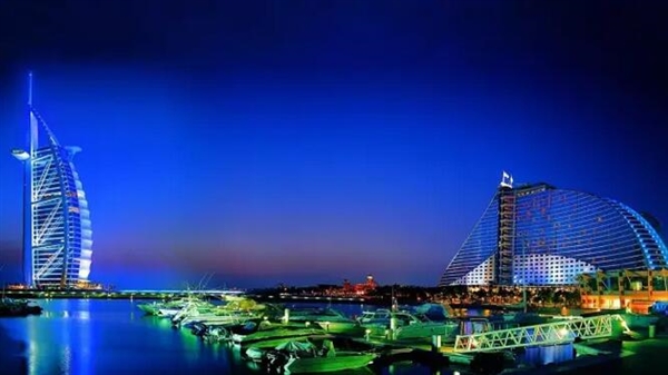 迪拜建最便宜太阳能发电厂:价格低到令人发指