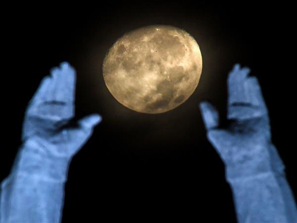68年最大!世界各地的“超级月亮”:简直美呆了
