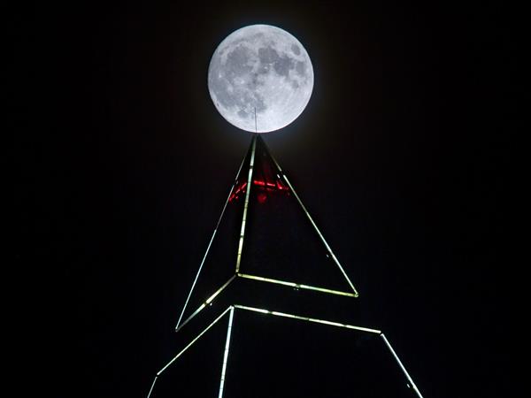 68年最大!世界各地的“超级月亮”:简直美呆了