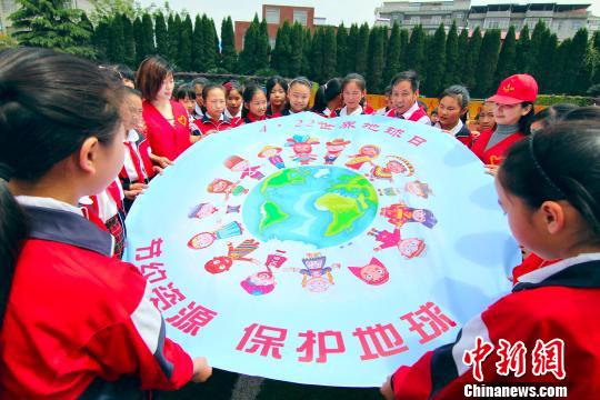 21�գ�����ʡ�Ž��ص�һСѧ��ѧ������Ҫ�����ػ�����С���ˡ����ƹ��١���