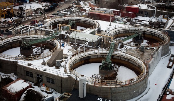 图片说明:纽约布鲁克林区的Newtown Creek废水处理场明年有望给该市的天然气网络增加甲烷气体,为2500户家庭供热。(自《纽约时报》)